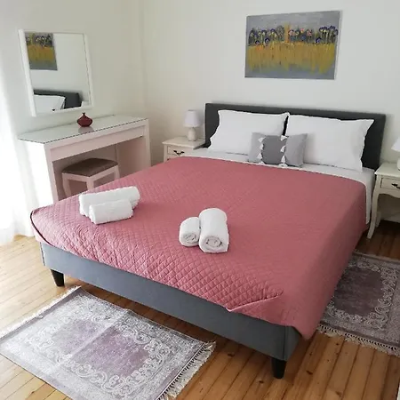 Old Town Furnished Lejlighed *
