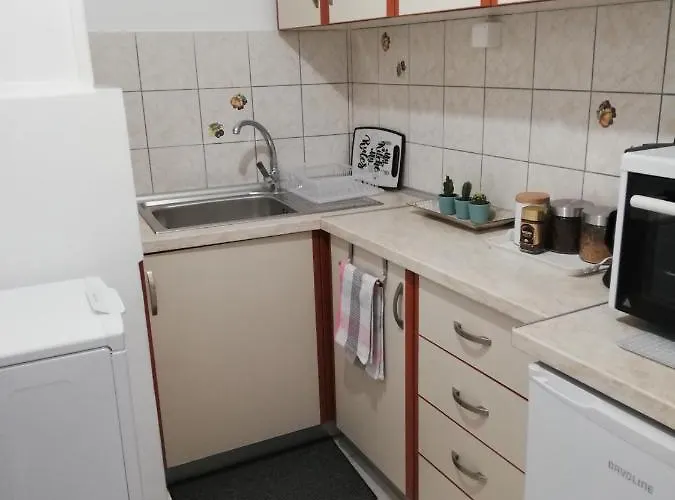 Old Town Furnished Apartament *